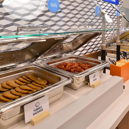 Holiday Inn Express Hotel & Suites Bismarck By Ihg Eksteriør billede