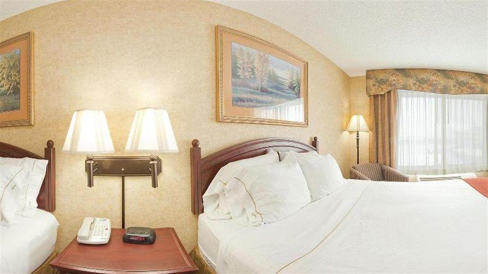 Holiday Inn Express Hotel & Suites Bismarck By Ihg Eksteriør billede