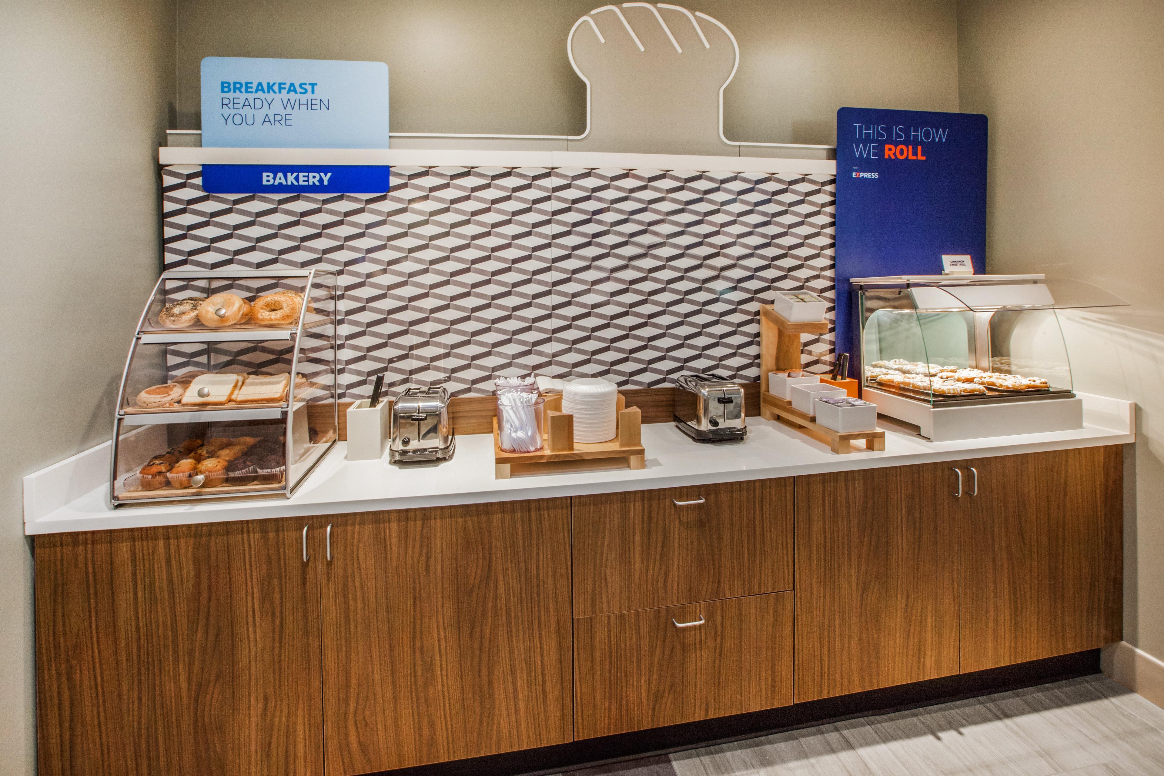 Holiday Inn Express Hotel & Suites Bismarck By Ihg Eksteriør billede