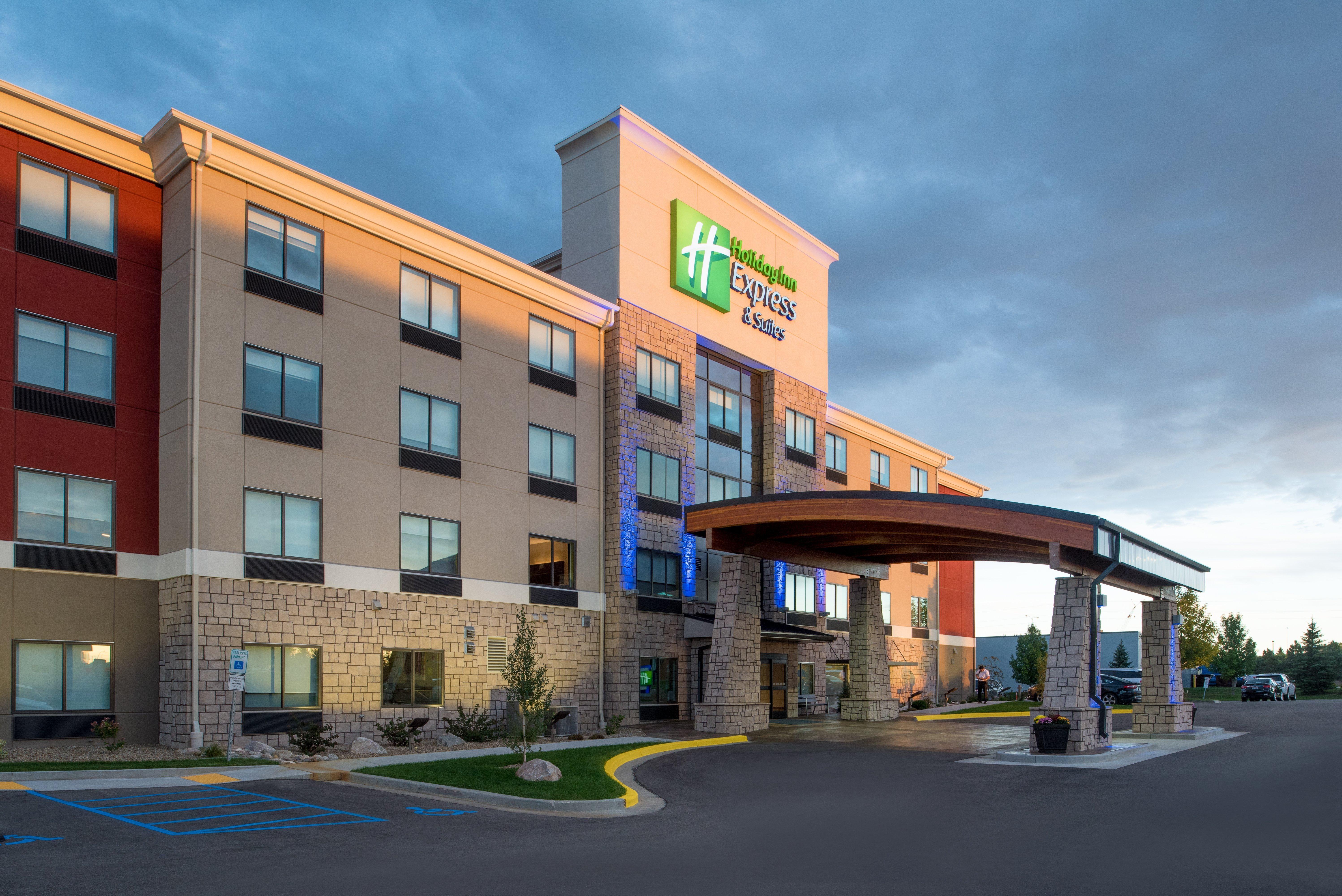 Holiday Inn Express Hotel & Suites Bismarck By Ihg Eksteriør billede