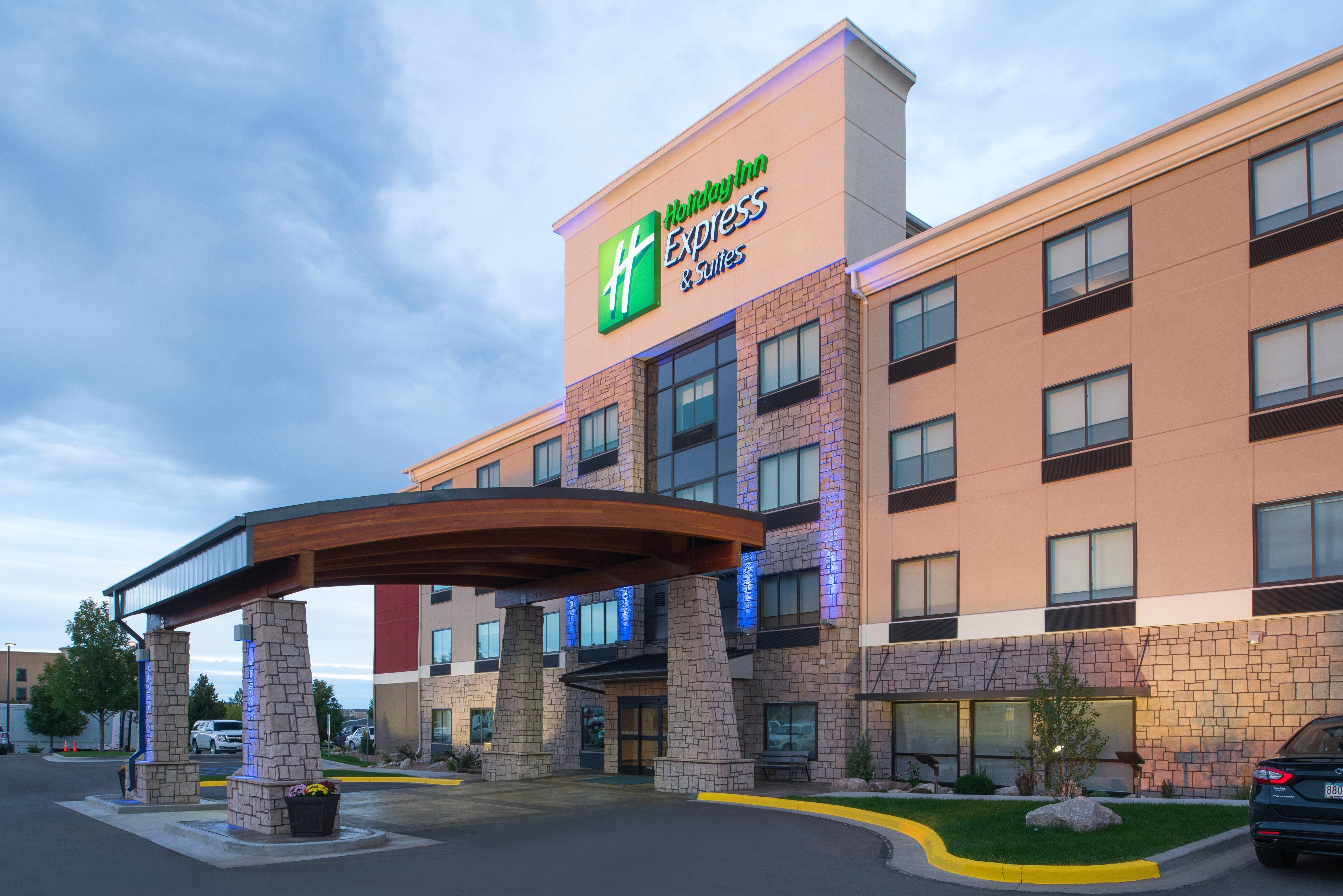 Holiday Inn Express Hotel & Suites Bismarck By Ihg Eksteriør billede