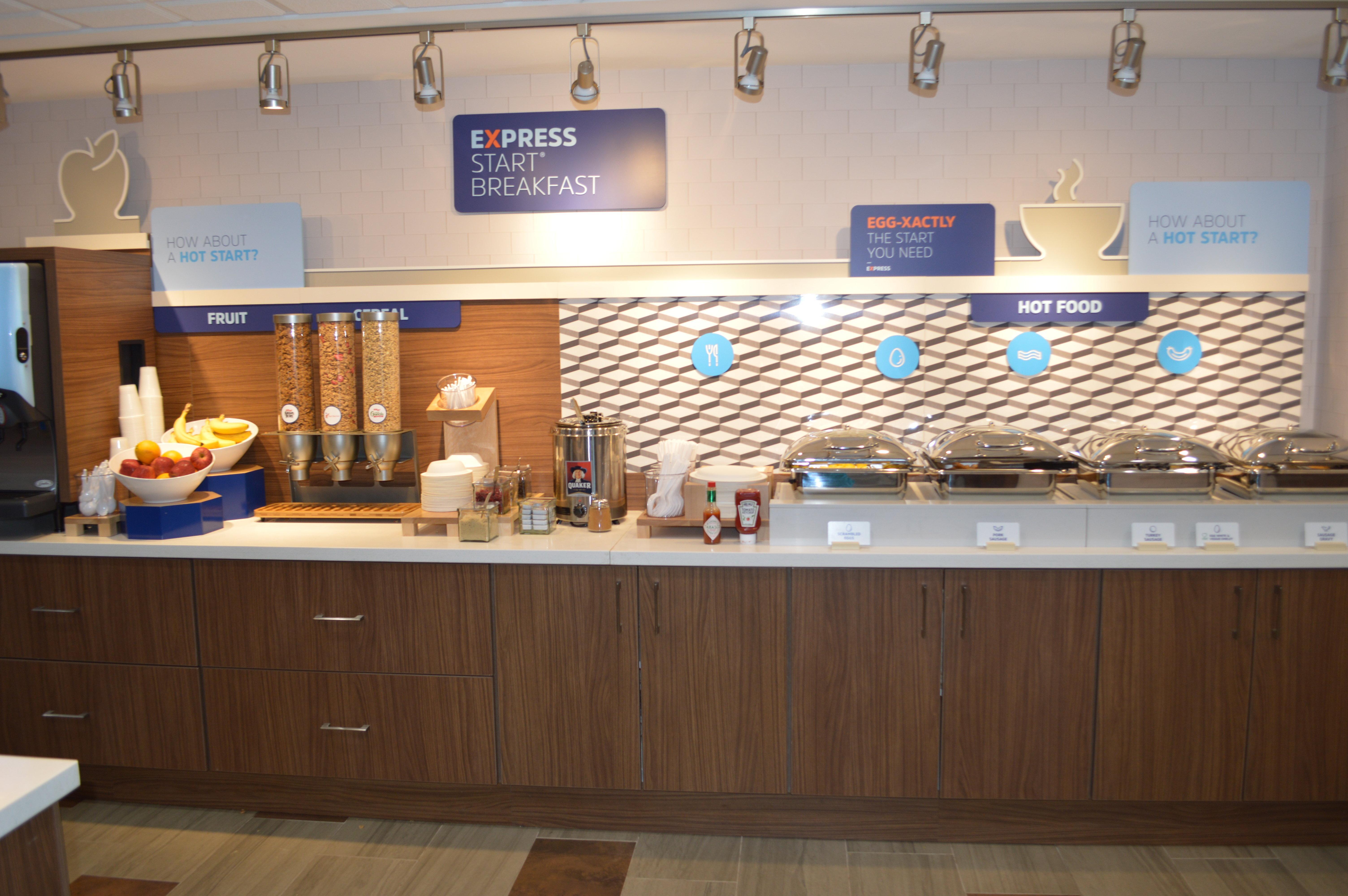 Holiday Inn Express Hotel & Suites Bismarck By Ihg Eksteriør billede