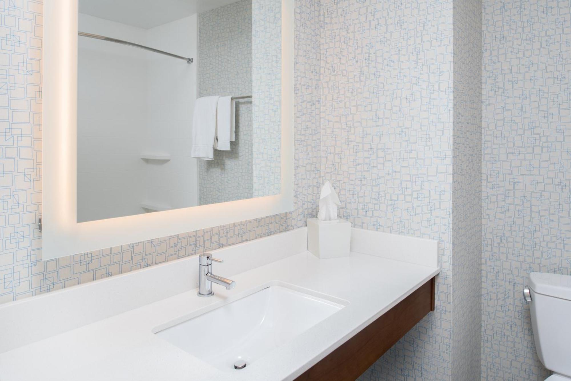 Holiday Inn Express Hotel & Suites Bismarck By Ihg Eksteriør billede