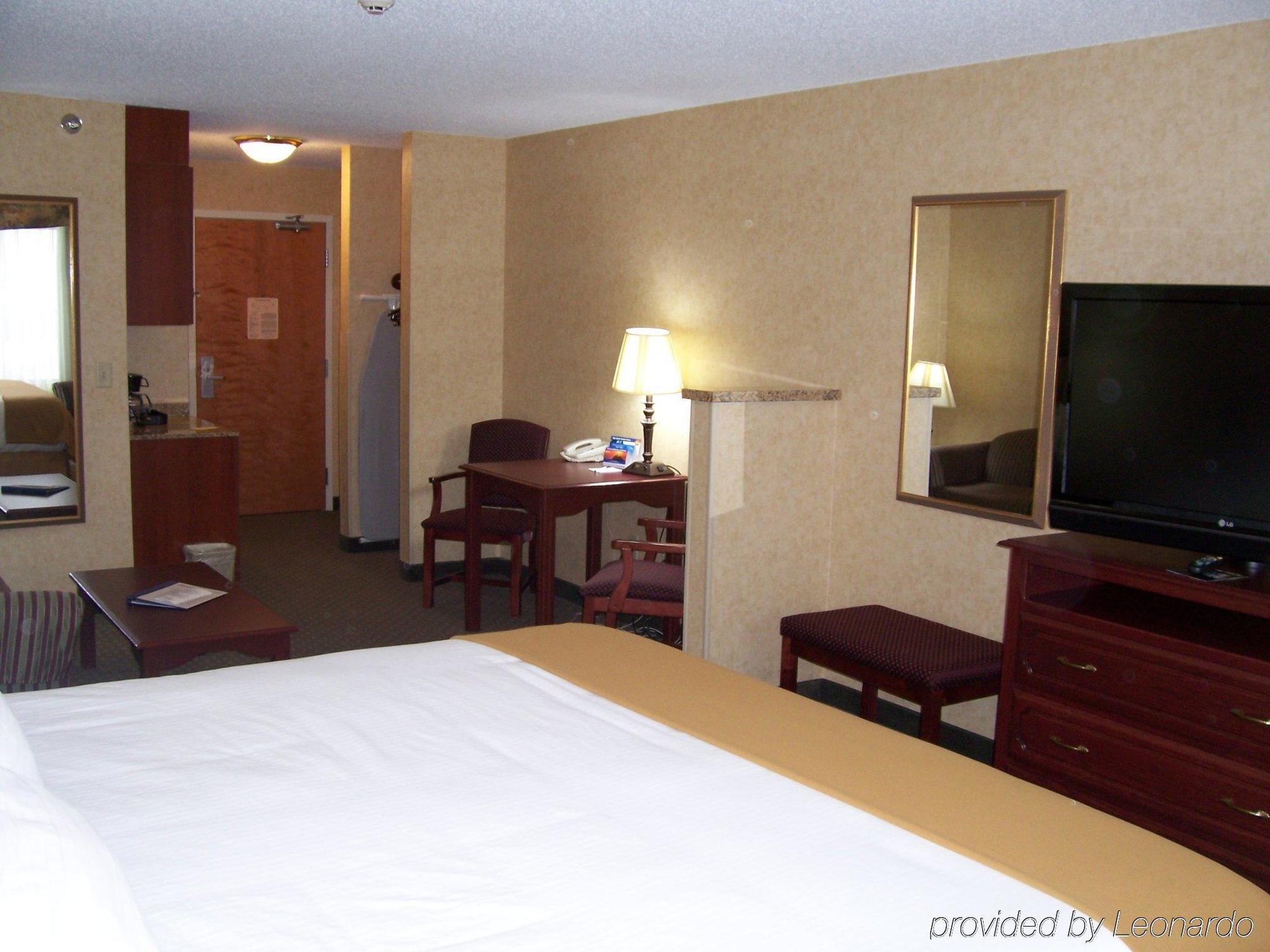 Holiday Inn Express Hotel & Suites Bismarck By Ihg Værelse billede