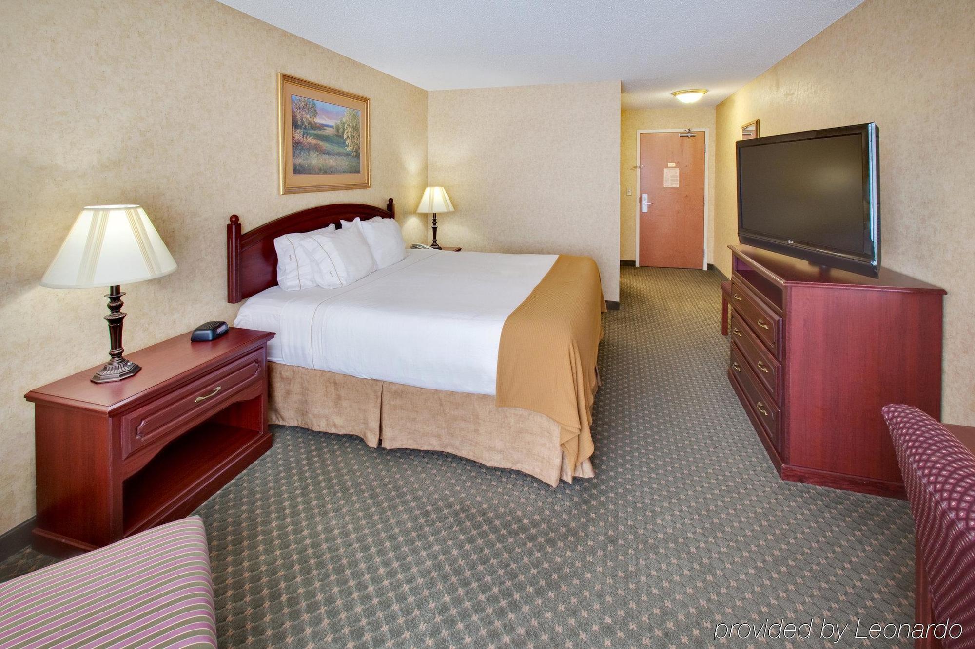 Holiday Inn Express Hotel & Suites Bismarck By Ihg Værelse billede