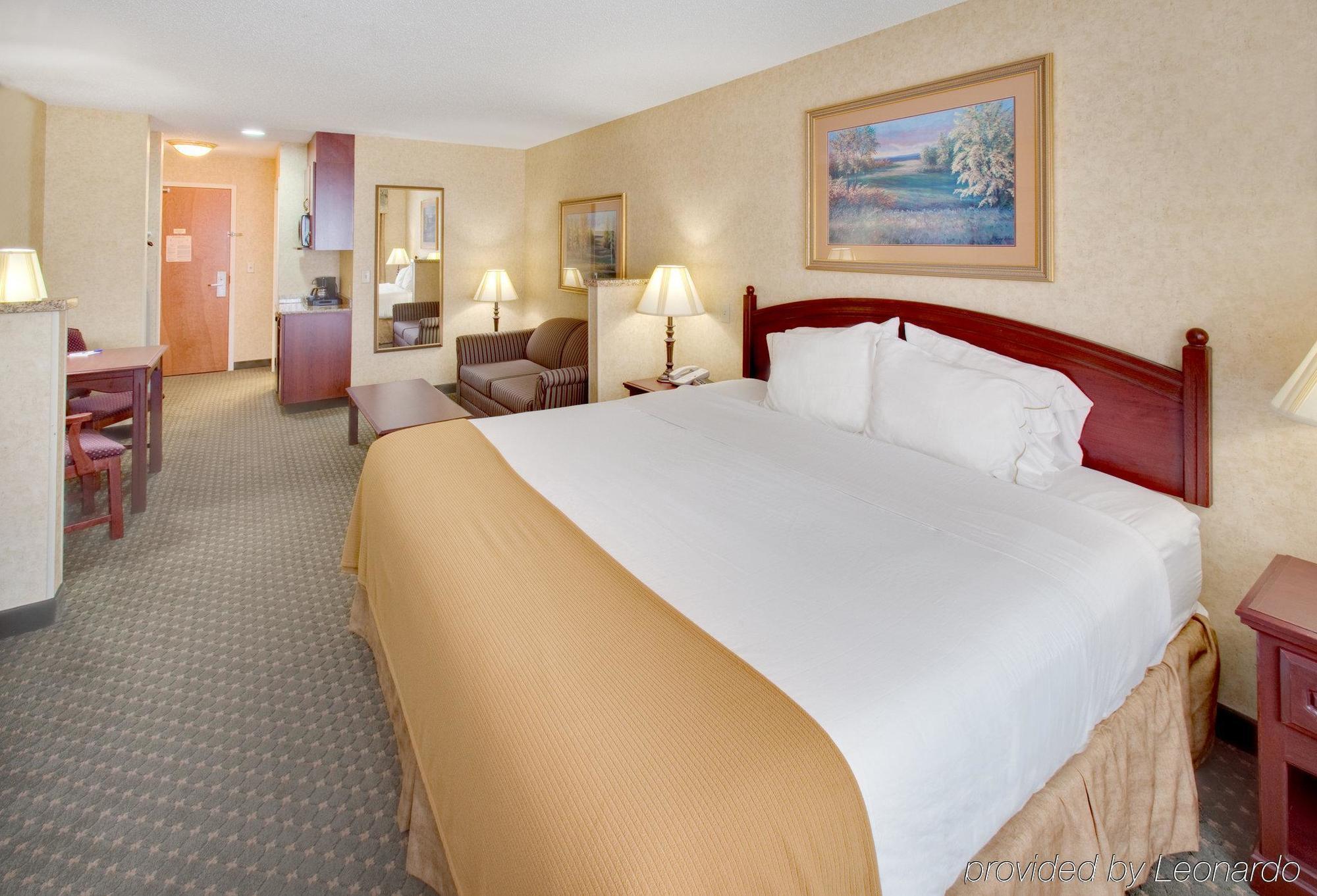 Holiday Inn Express Hotel & Suites Bismarck By Ihg Værelse billede