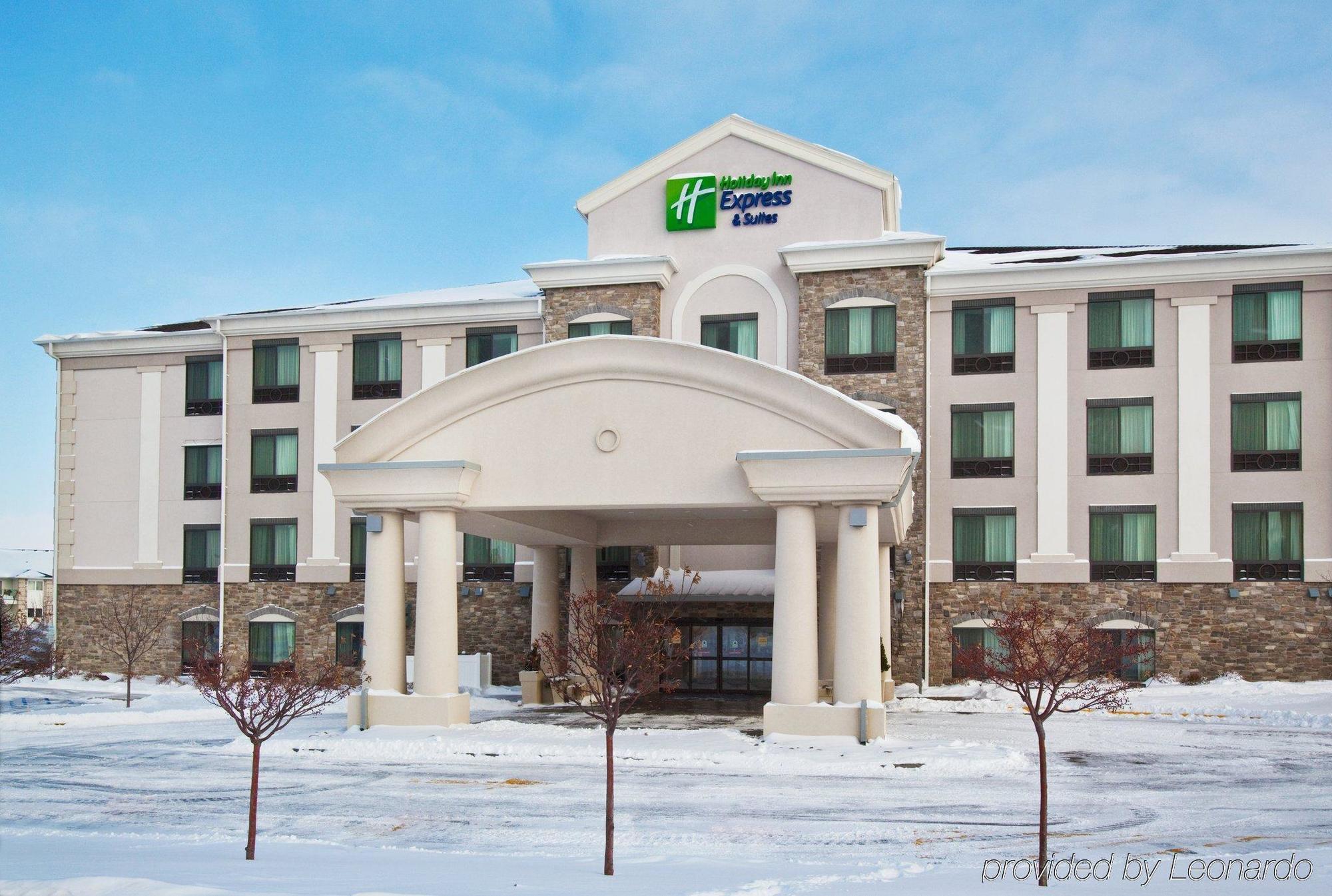 Holiday Inn Express Hotel & Suites Bismarck By Ihg Eksteriør billede