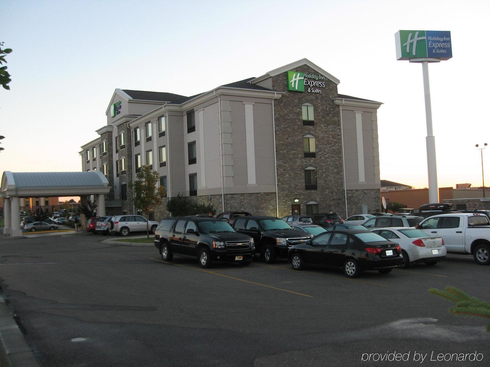 Holiday Inn Express Hotel & Suites Bismarck By Ihg Eksteriør billede