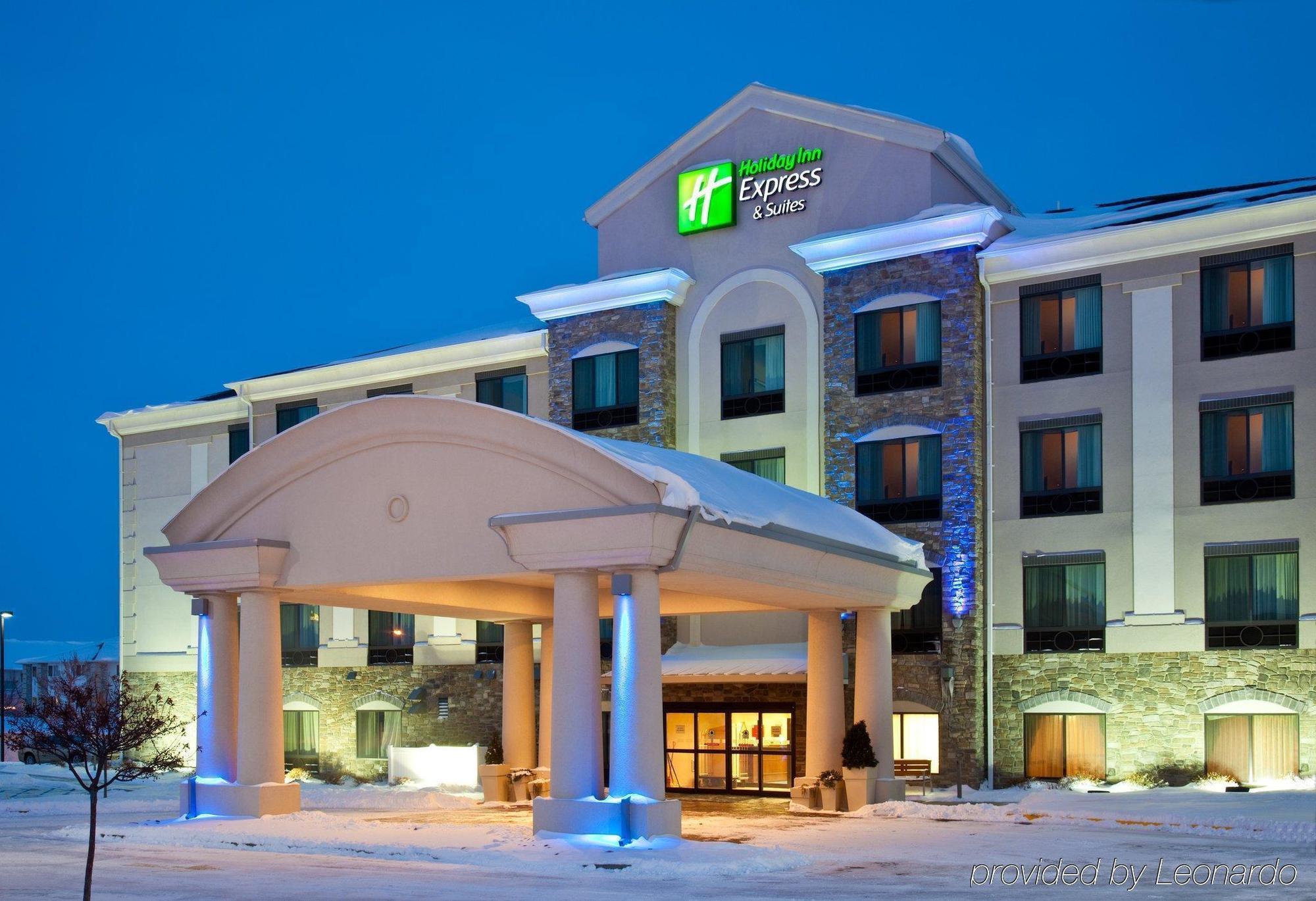 Holiday Inn Express Hotel & Suites Bismarck By Ihg Eksteriør billede