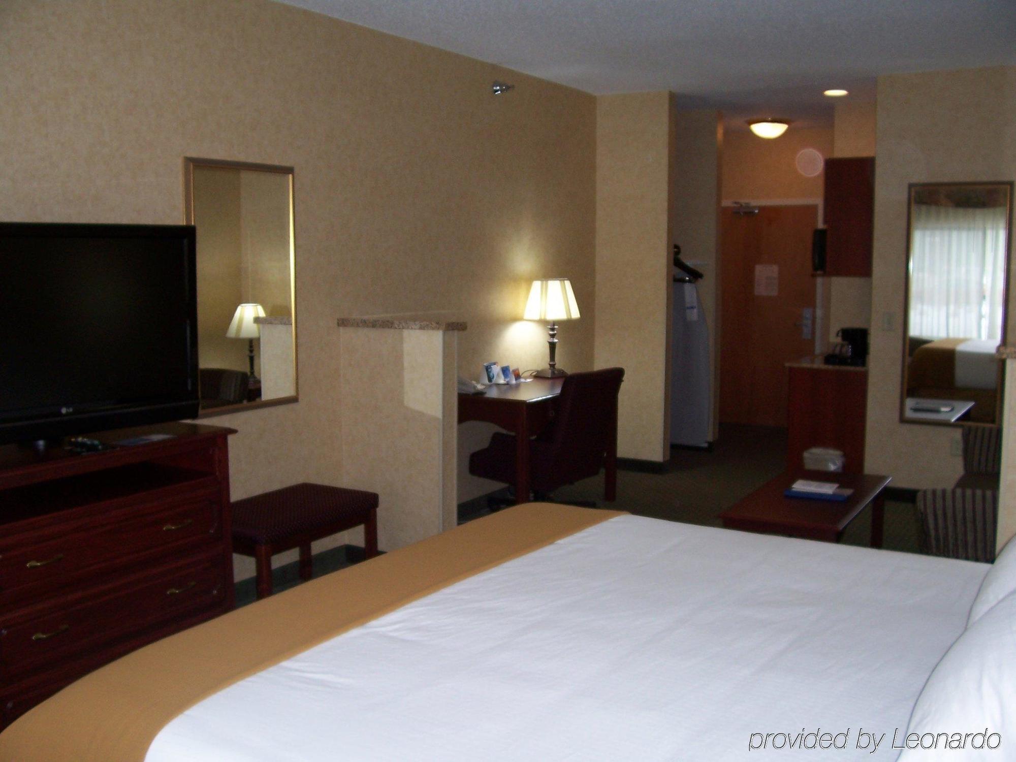Holiday Inn Express Hotel & Suites Bismarck By Ihg Værelse billede