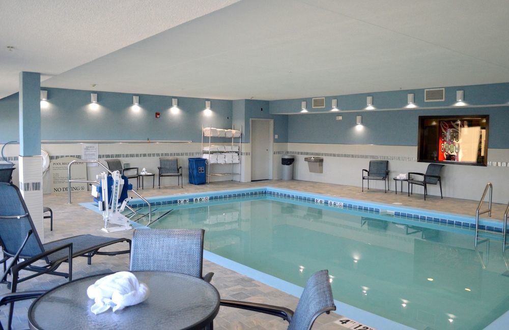 Holiday Inn Express Hotel & Suites Bismarck By Ihg Eksteriør billede