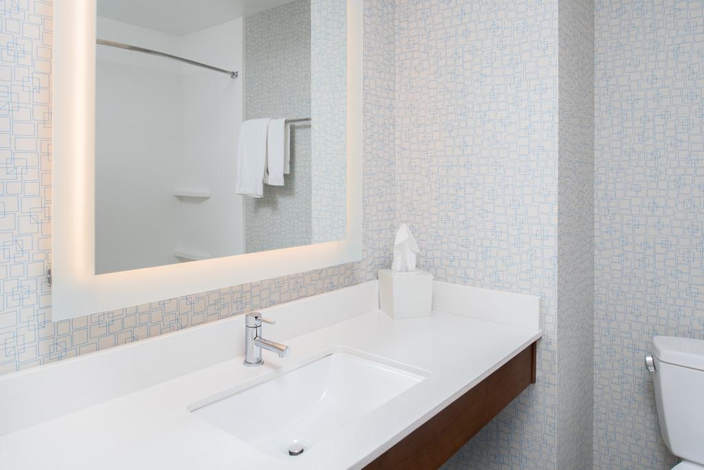 Holiday Inn Express Hotel & Suites Bismarck By Ihg Eksteriør billede