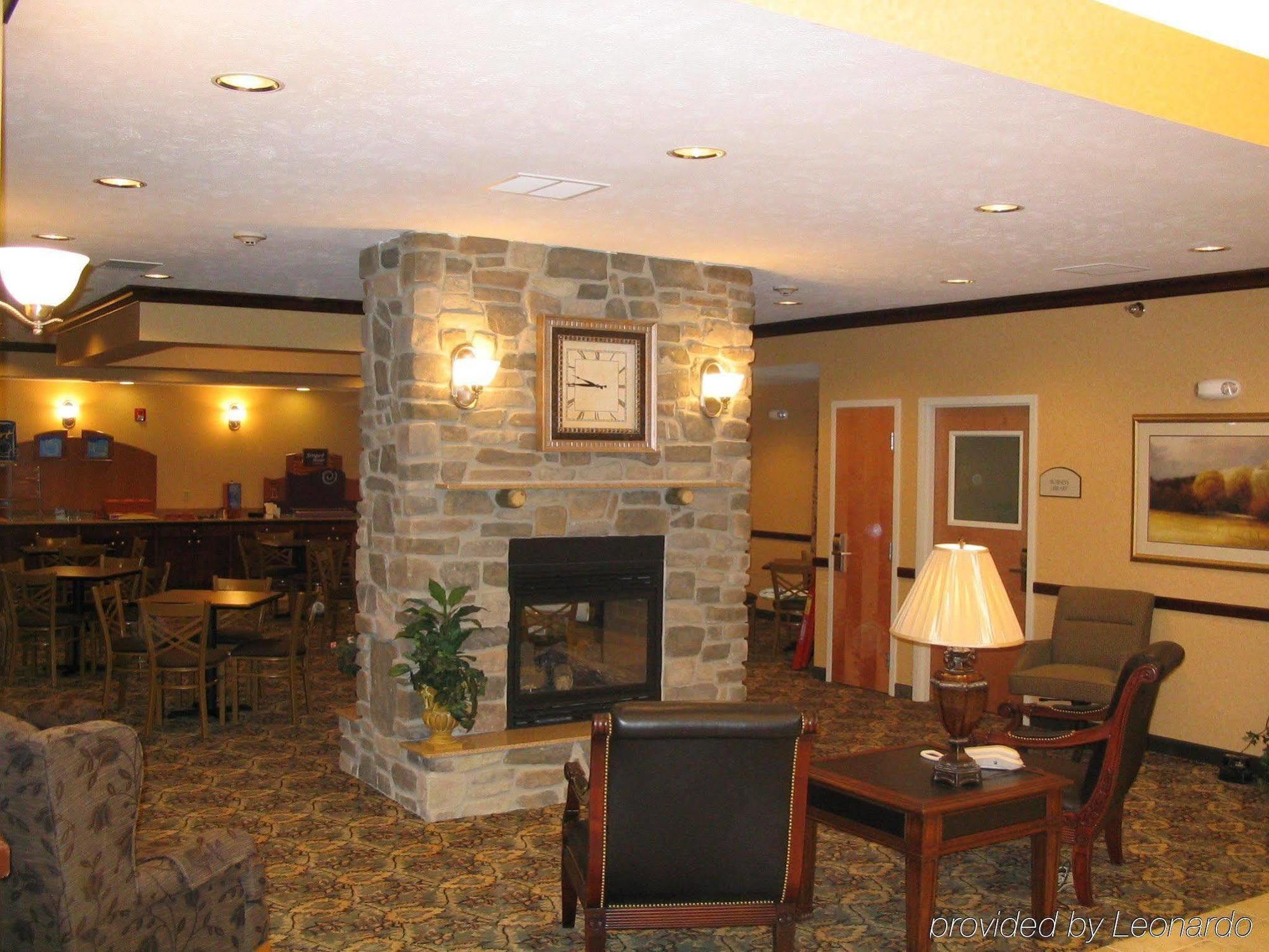 Holiday Inn Express Hotel & Suites Bismarck By Ihg Eksteriør billede