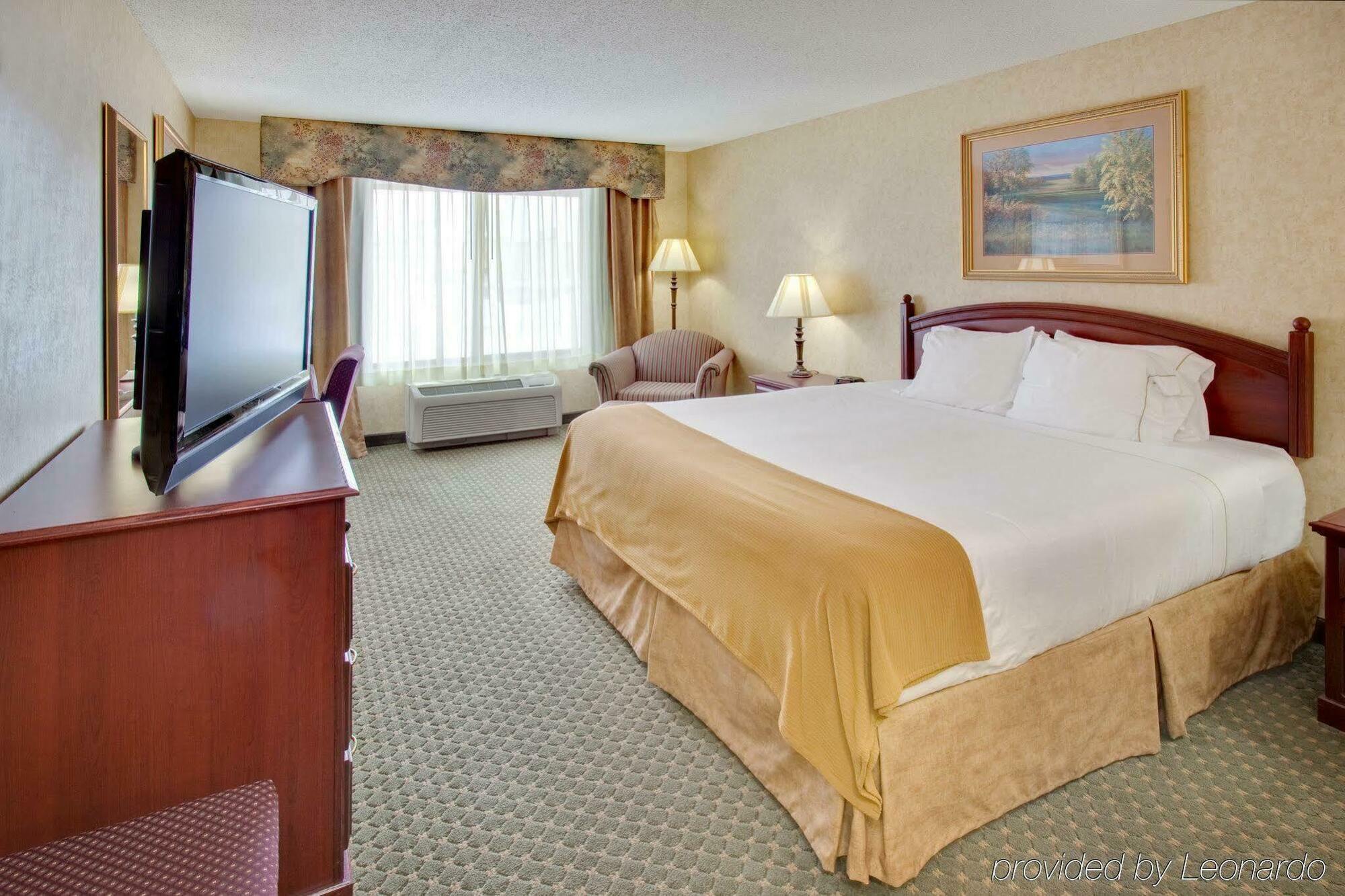 Holiday Inn Express Hotel & Suites Bismarck By Ihg Værelse billede